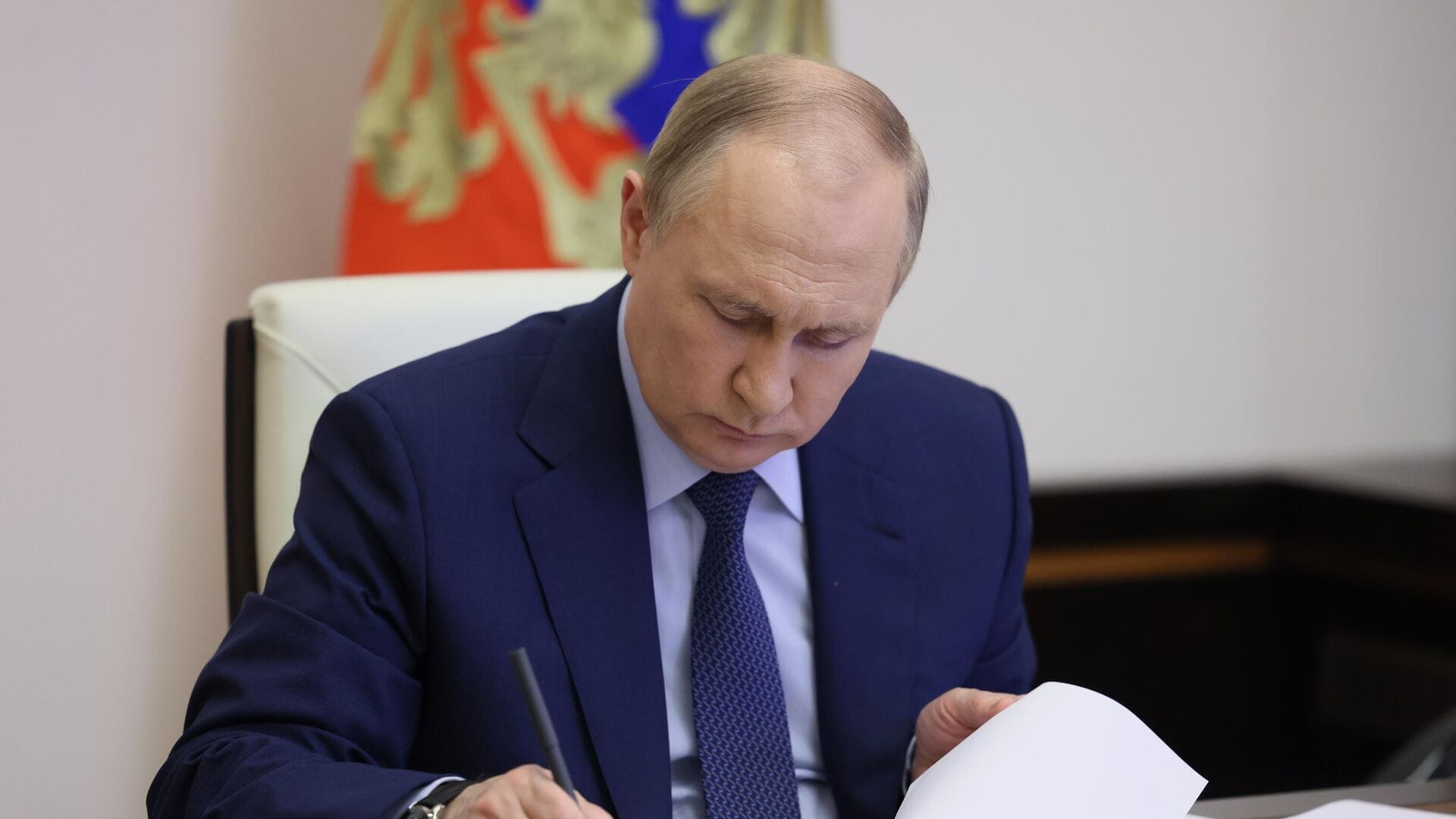 Отправившихся на войну зеков освобождают на основании закрытого указа Путина — данные полицейской базы