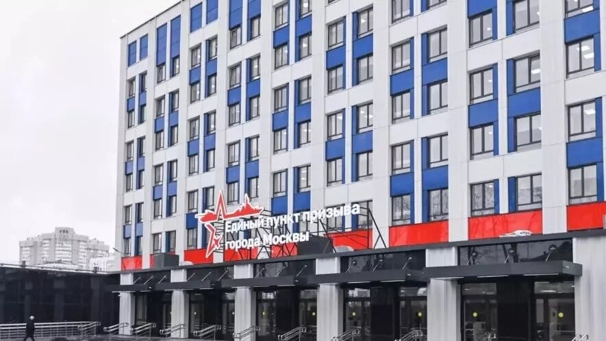 «Армия — это не тюрьма, туда нельзя человека насильственно доставить по закону» — правозащитник о механизме облав в Москве