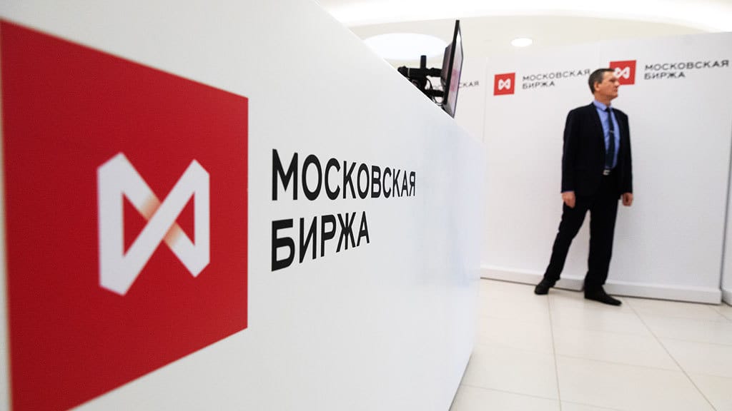 Великобритания присоединилась к санкциям США против Мосбиржи. Британские власти расширили санкционный список на 50 пунктов
