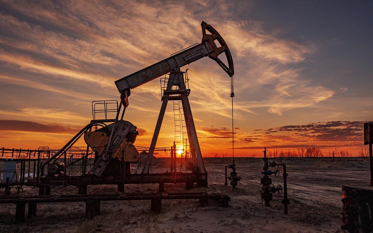 Цена нефти Brent превысила $84 за баррель впервые с июля 2024 года