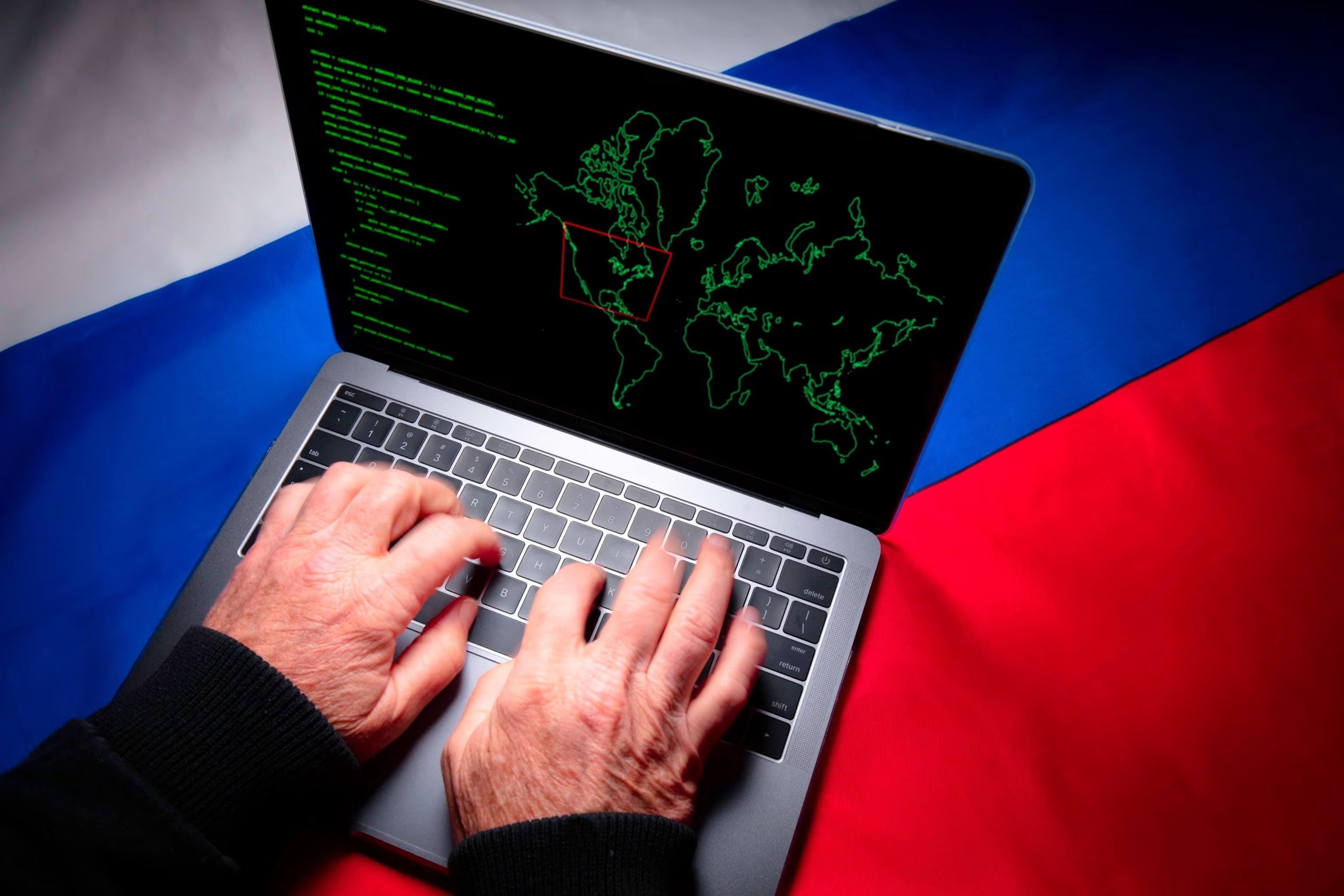 Связанные с Россией хакеры атакуют Украину с помощью ИИ через сайты знакомств и фиктивные страницы верификации — отчет WithSecure